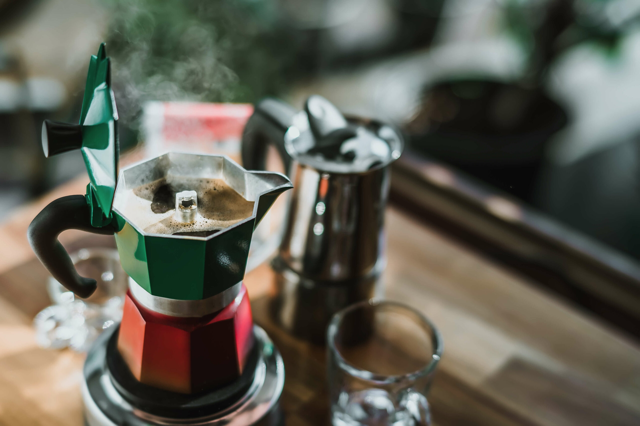 Frisch geröstete Kaffeebohnen der Kaffeerösterei Kaffeestopp